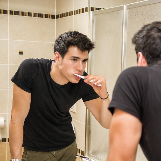 口が臭い原因は歯周病？爽やか息男子になるためのオーラルケア