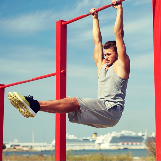 ハンギングレッグレイズのやり方。腕や腹筋を鍛える筋トレメニューを解説