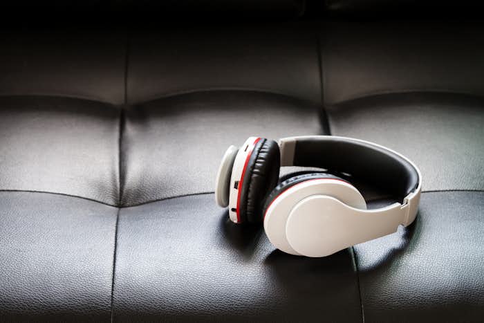 Bluetoothヘッドホンで快適な毎日を 高音質 高機能のおすすめ10選 Smartlog Bluetoothヘッドホンで快適な毎日を 高音質 高機能のおすすめ10選 Smartlog