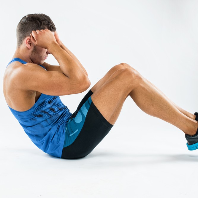 ニーレイズの効果的なやり方。腸腰筋／腹筋のトレーニング方法＆コツとは