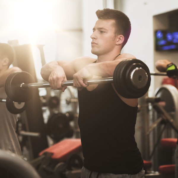 アップライトローイングの効果的なやり方＆コツ。三角筋・僧帽筋を大きくしよう！