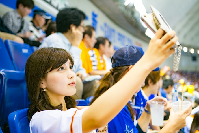 自撮りする堀菜保子