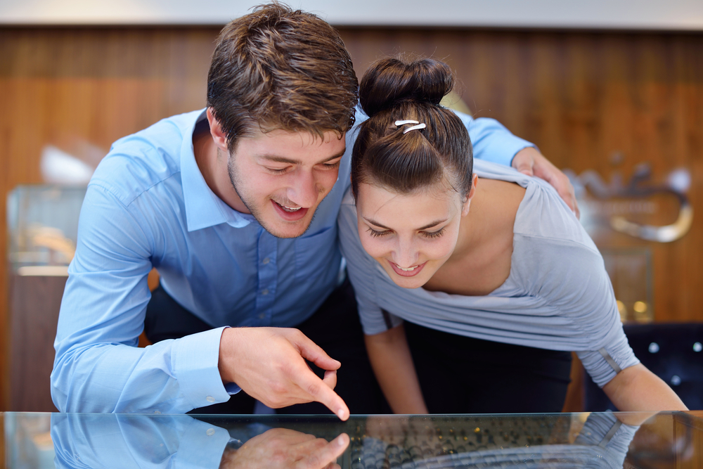 2万円以内で購入できるクリスマスプレゼント。愛を深めるペアネックレス3選