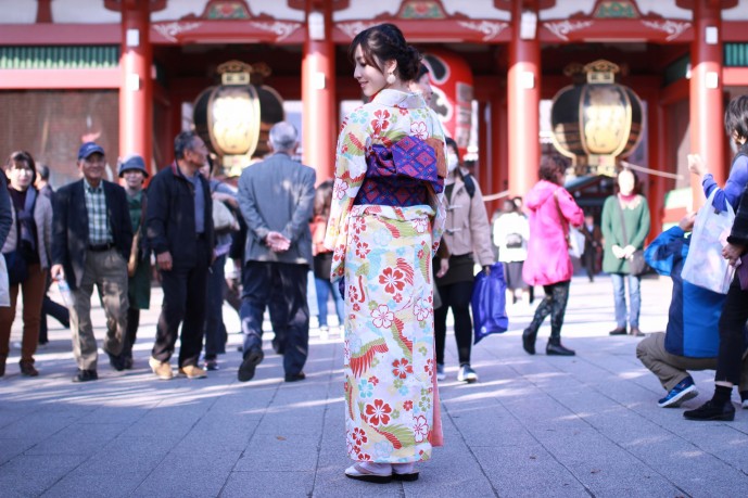 仲見世通りで着物