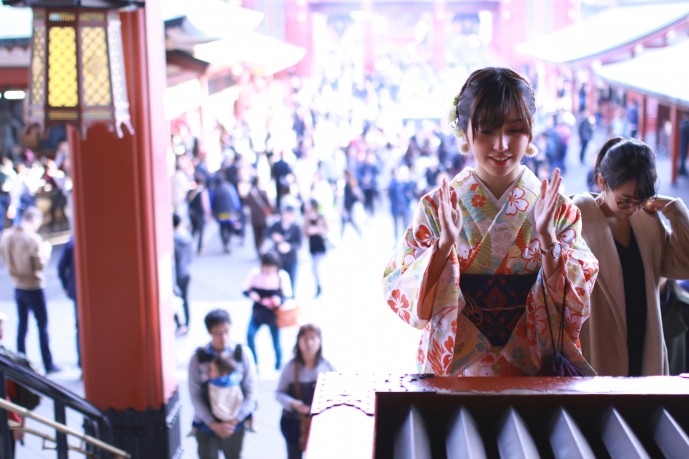 浅草寺でお参り