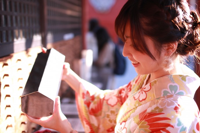 浅草寺でおみくじ