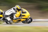 バイクで膝すりをする理想のフォーム