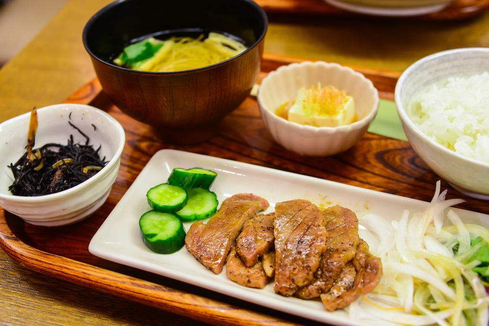 店員は全員65歳以上？！おばあちゃ...