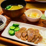店員がおばあちゃんの定食屋