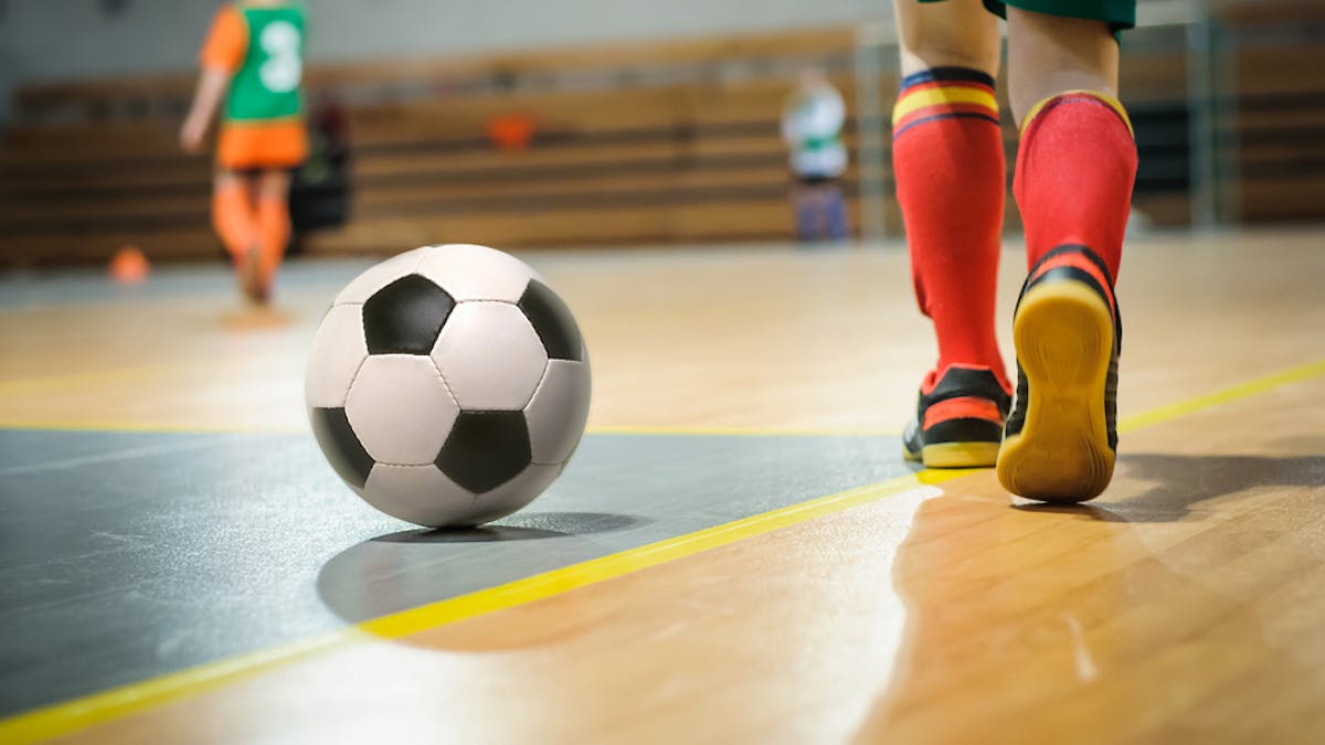 かっこいいスポーツ男子に フットサルのルールまとめ 上級者 Smartlog かっこいいスポーツ男子に フットサルのルールまとめ 上級者 Smartlog