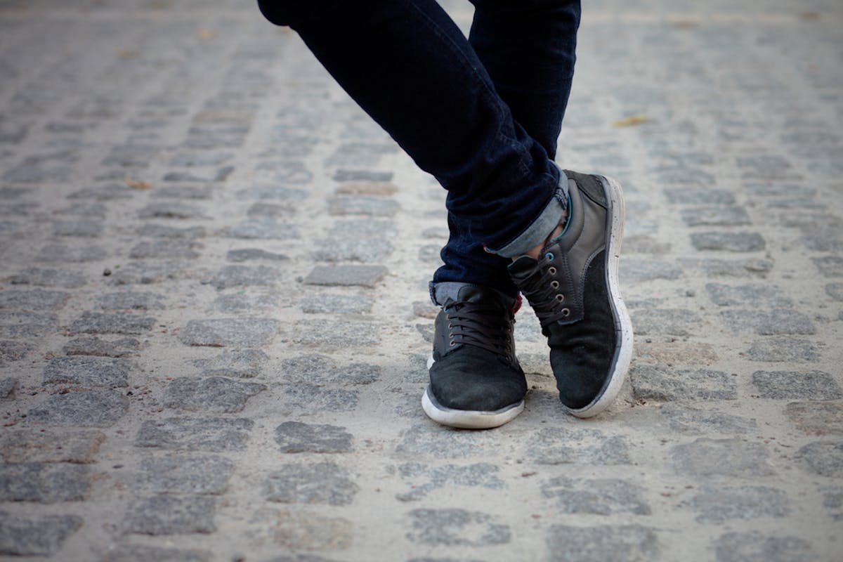 黒スニーカーでメンズコーデを足元から格上げ おすすめシューズ10選 Smartlog 黒スニーカーでメンズコーデを足元から格上げ おすすめシューズ10選 Smartlog