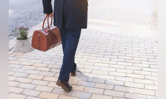 周りと差がつくレザートートバッグ!...