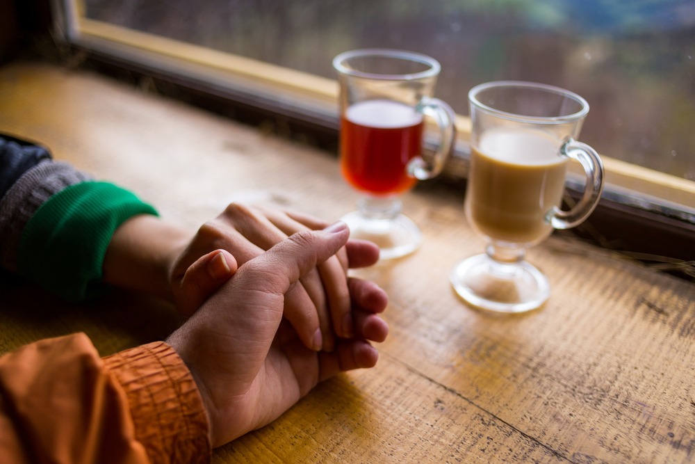 ボディタッチはおてのもの？！女の子...