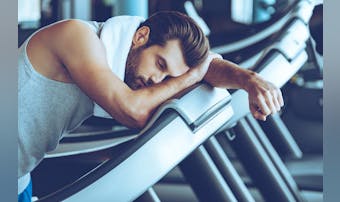 片思いに疲れた男性の、好きな人を諦...