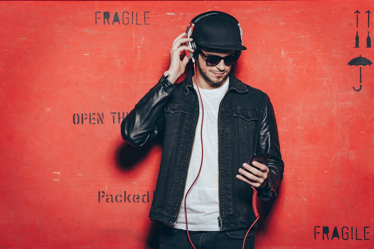 スタジャンコーデで差をつける 色別に応じた上手な着こなし術とは Smartlog スタジャンコーデで差をつける 色別に応じた上手な着こなし術とは Smartlog