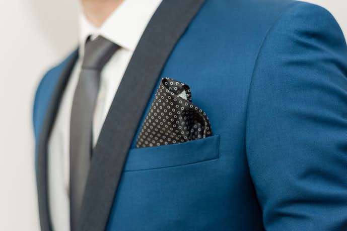 ポケットチーフの使い方5選 スーツ姿を胸元からかっこよく仕上げるコツとは Smartlog