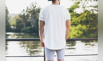 白Tシャツで“おしゃれ”に仕上げる...