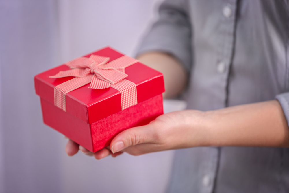 ホワイトデーのお返しにおすすめの美容家電｜女性が喜ぶ人気プレゼントとは？