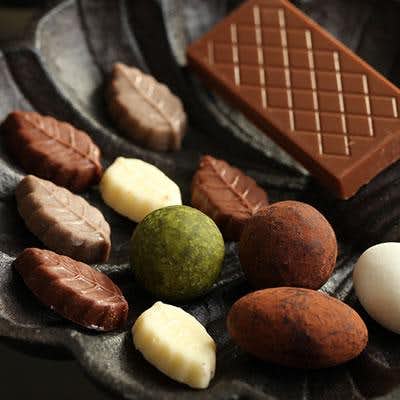 お礼のお菓子のおすすめは小分け包装されたサンドロワイヤルのチョコが人気