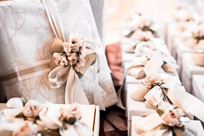 結婚祝いのカタログギフトおすすめ13選 お返しにも人気の選べる贈り物とは Smartlog 結婚祝いのカタログギフトおすすめ13選 お返しにも人気の選べる贈り物とは Smartlog