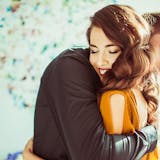 気を使って嘘を付く女性