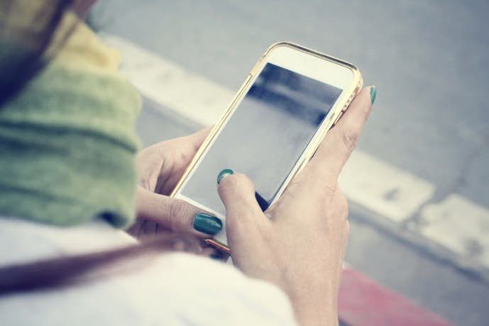 彼女が頻繁にLINEをしている