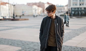 ナイキ エアハラチ のメンズコーデ選 足元までキレイな着こなし術 Smartlog ナイキ エアハラチ のメンズコーデ選 足元までキレイな着こなし術 Smartlog