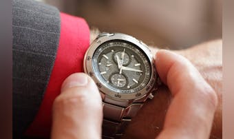 父の日のプレゼントにクールな腕時計...