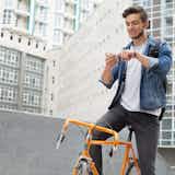 デニムジャケットで都会的なコーデに。男を引き立たせる人気ブランドとは