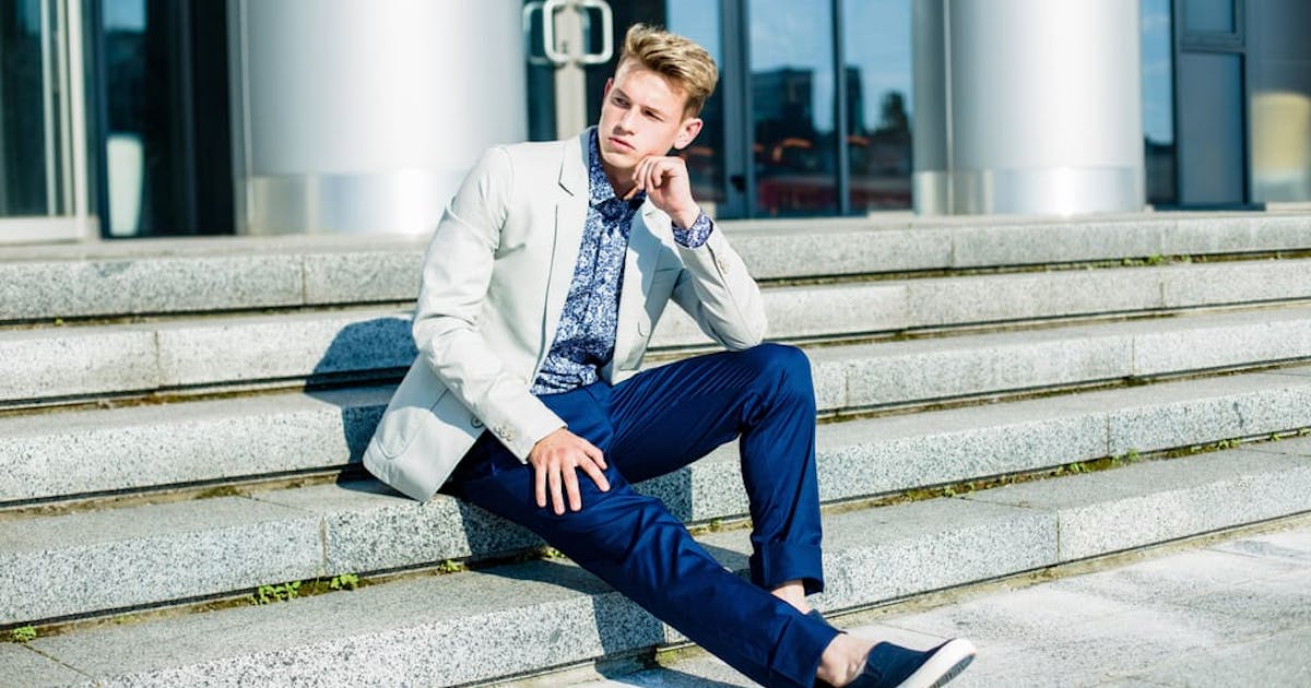 スキニーパンツで上品な着こなしに 春夏秋冬 着回せる人気のメンズコーデ術 Smartlog スキニーパンツで上品な着こなしに 春夏秋冬 着回せる人気のメンズコーデ術 Smartlog